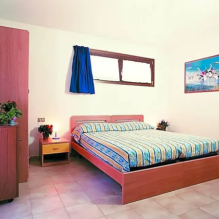 Spinnaker Hotel *